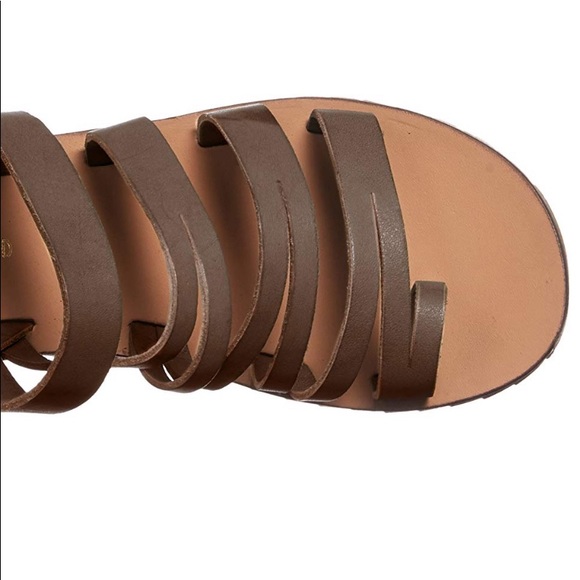 Taupe Leather Boho Chic Gladiator Toe Ring Sandals - Picture 2 of 3